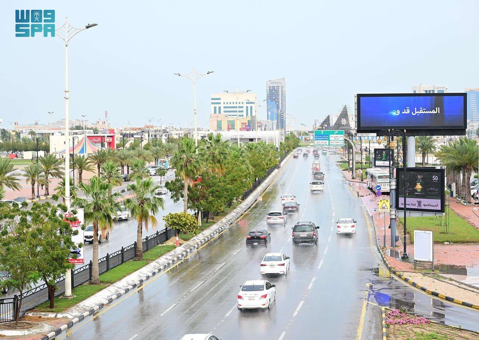 طقس اليوم أمطار رعدية وزخات برد على عدة مناطق في المملكة وحر شديد في